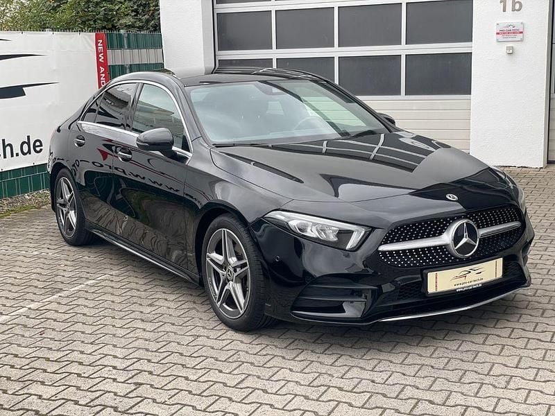 Schwarz Gebraucht 2022 Mercedes A200 AMG Limousine | 28.750 € (Fairer Preis) - Bild 1/4