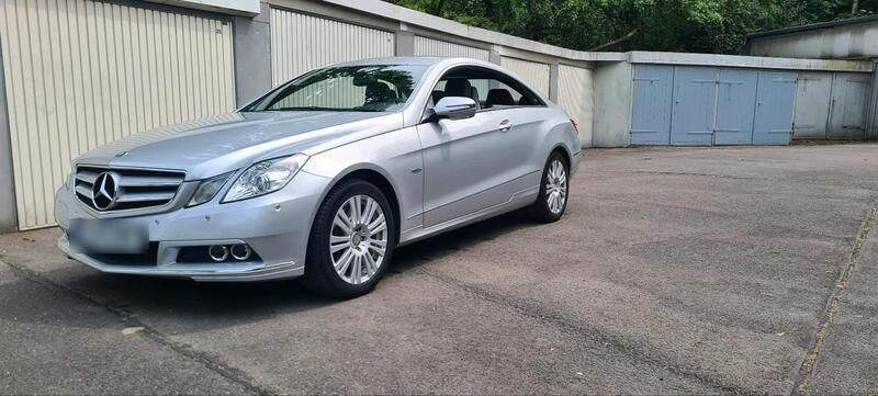 Silber Gebraucht 2009 Mercedes E350 Coupé | 15.880 € (Etwas zu teuer) - Bild 1/4