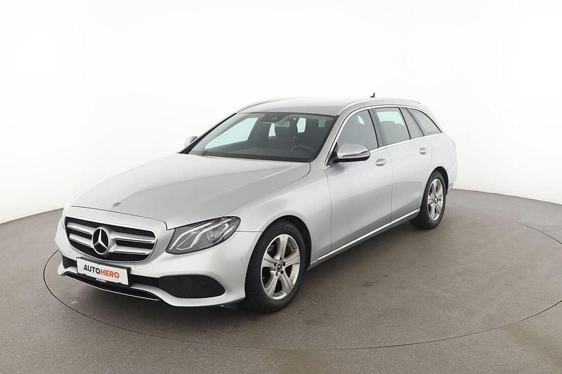 Silber Gebraucht 2018 Mercedes E220 Avantgarde Kombi | 22.630 € (Superpreis) - Bild 1/3