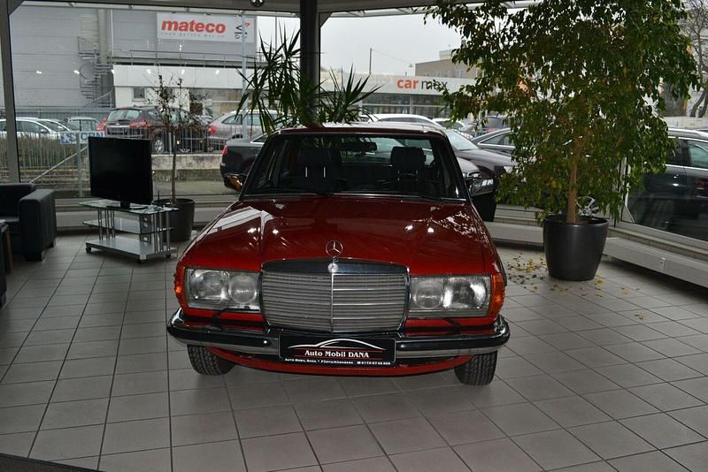 Gebraucht Mercedes E280 185 PS (136 kW) 1981 Rotschwarz Limousine