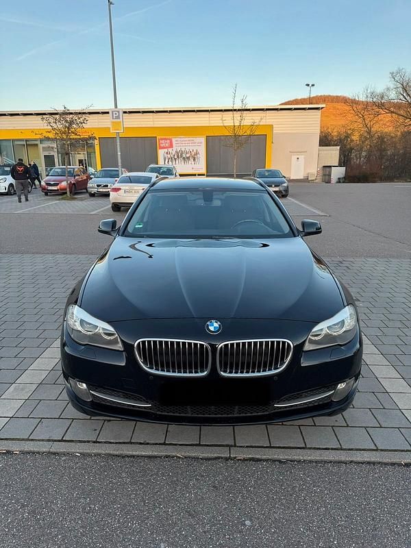 Schwarz Gebraucht 2012 BMW 520 Kombi | 7.990 € (Guter Preis) - Bild 1/4