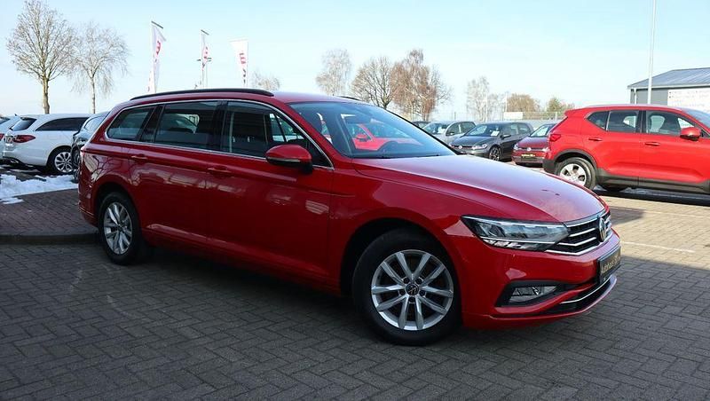 Gebraucht VW Passat Business 122 PS (89 kW) 2023 Rot Kombi