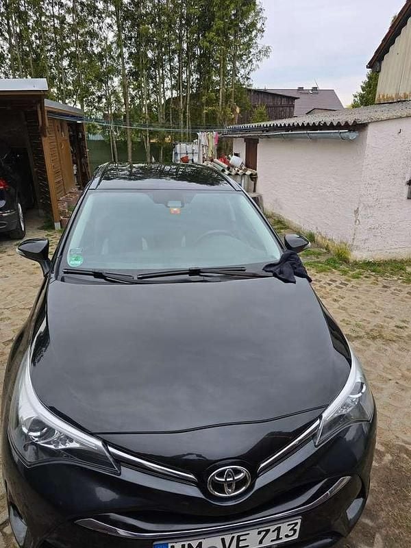 Gebraucht Toyota Avensis Comfort 112 PS (82 kW) 2015 Schwarz Kombi