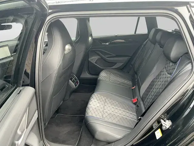 Gebraucht VW Passat R-line 150 PS (110 kW) 2024 Schwarz Kombi