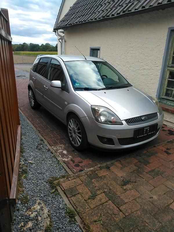 Silber Gebraucht 2008 Ford Fiesta Kleinwagen | 1.200 € (Guter Preis) - Bild 1/4