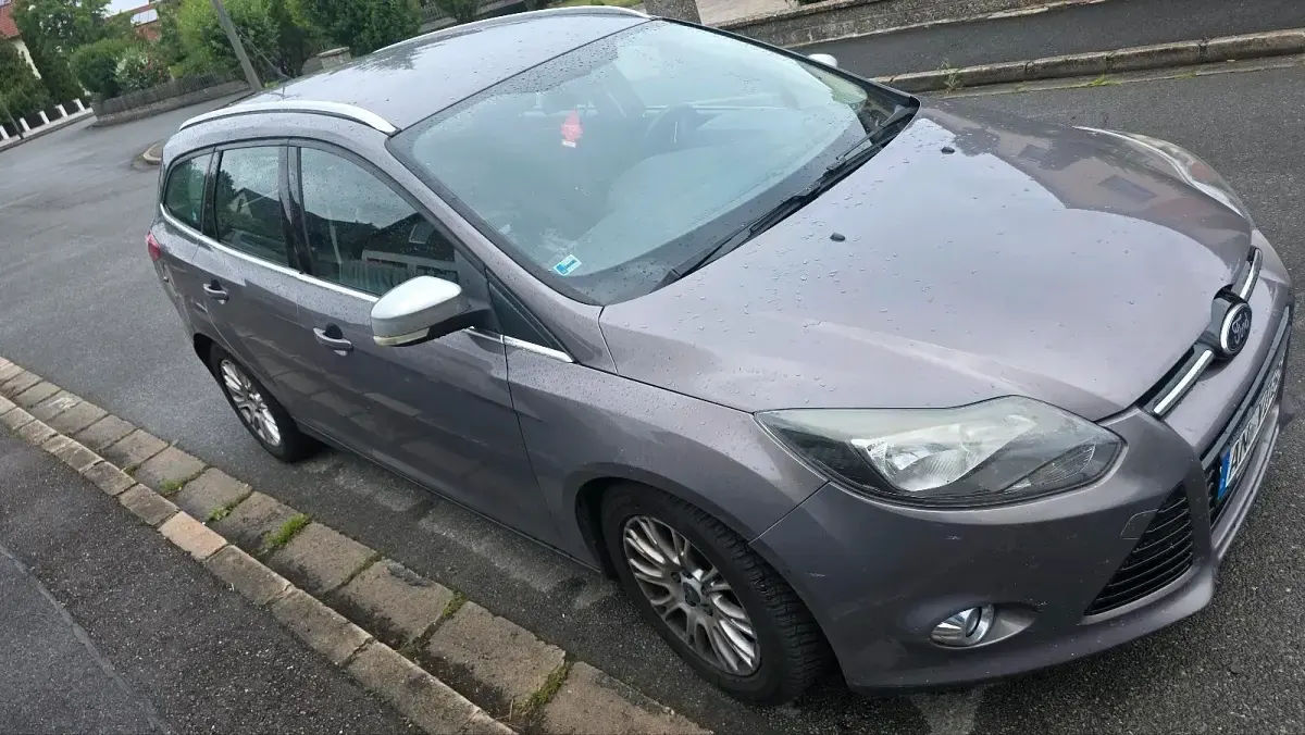 Gebraucht Ford Focus 115 PS (84 kW) 2012 Grau Kombi