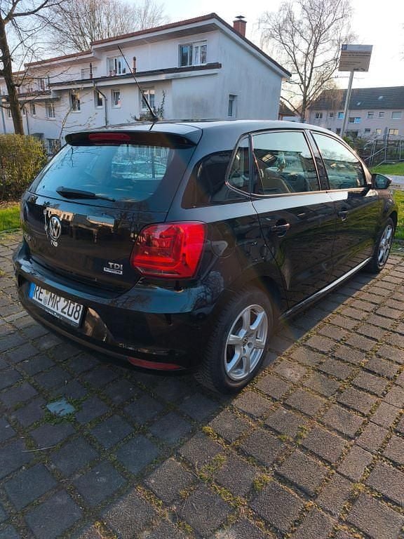 Gebraucht VW Polo 75 PS (55 kW) 2014 Schwarz Limousine