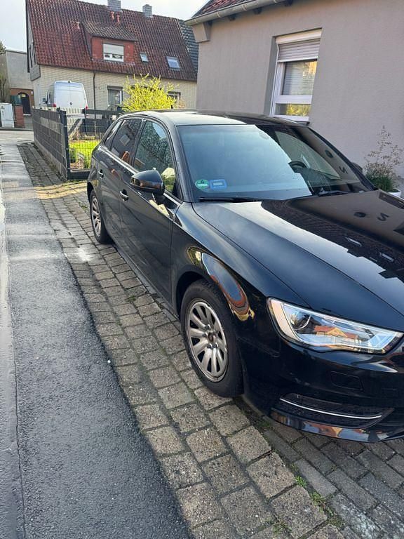 Gebraucht Audi A3 Attraction 110 PS (80 kW) 2014 Schwarz Limousine