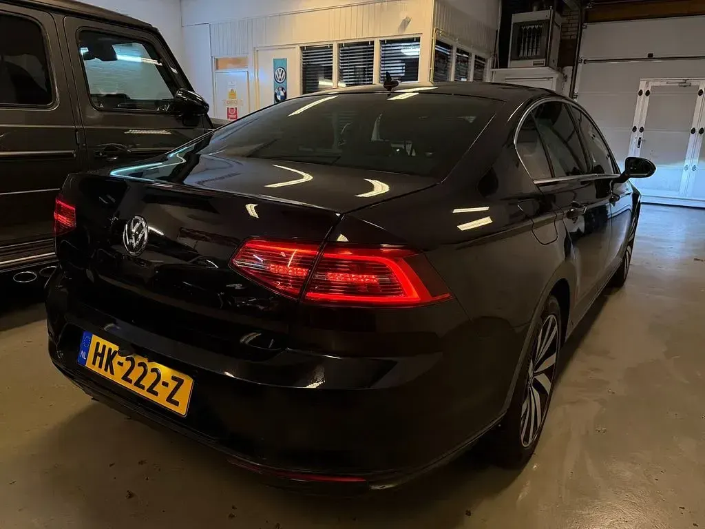 Gebraucht VW Passat 120 PS (88 kW) 2015 Schwarz Limousine