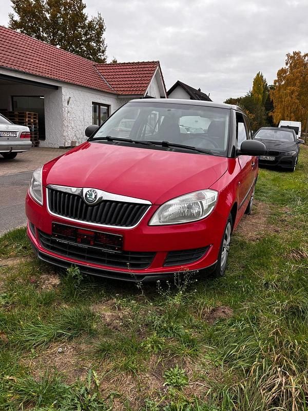 Rot Gebraucht 2012 Skoda Fabia Limousine | 3.200 € (Fairer Preis) - Bild 1/4