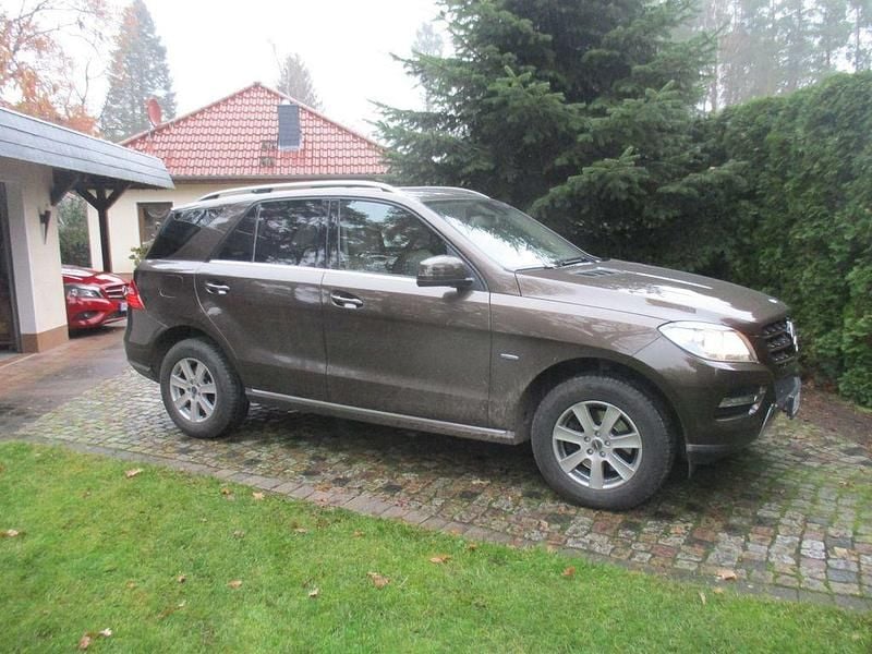 Gebraucht Mercedes ML250 204 PS (150 kW) 2012 Braun SUV