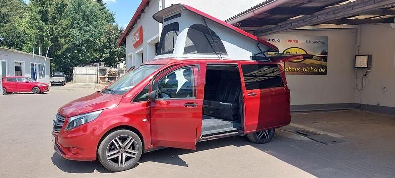 Rot Gebraucht 2022 Mercedes Vito Van | 46.950 € - Bild 1/4