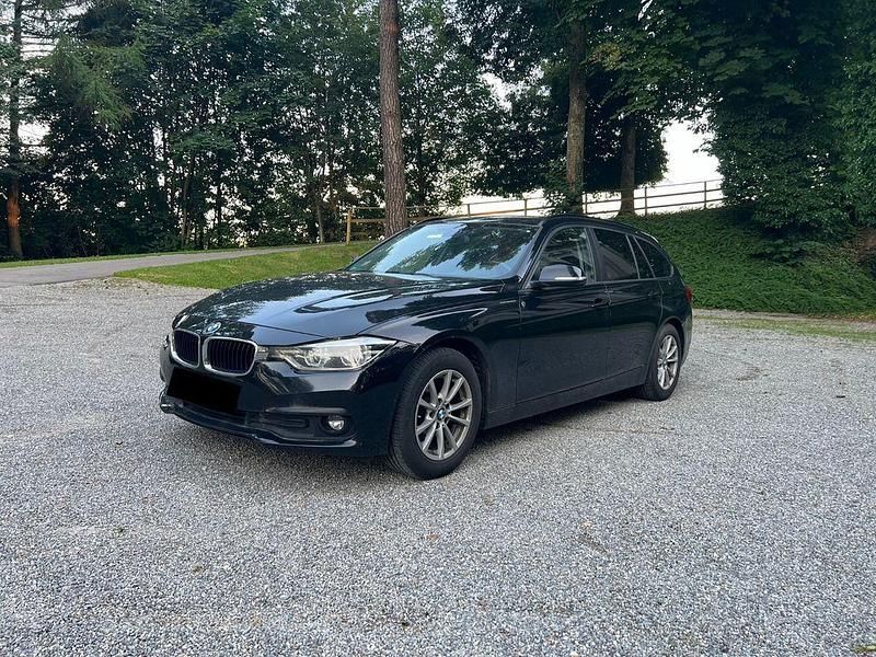Schwarz Gebraucht 2017 BMW 318 Advantage Kombi | 9.990 € (Fairer Preis) - Bild 1/4
