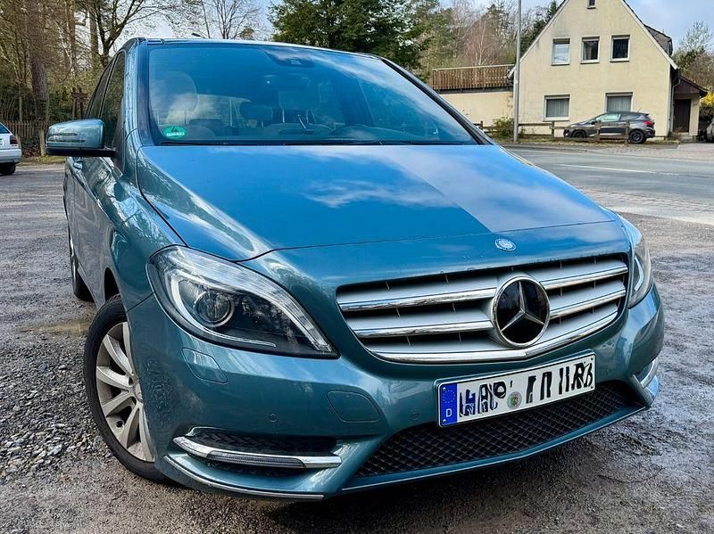 Gebraucht Mercedes B220 185 PS (136 kW) 2013 Blau Van / Kleinbus