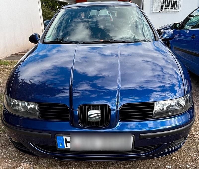 Blau Gebraucht 2004 Seat Leon Limousine | 2.300 € (Etwas zu teuer) - Bild 1/4
