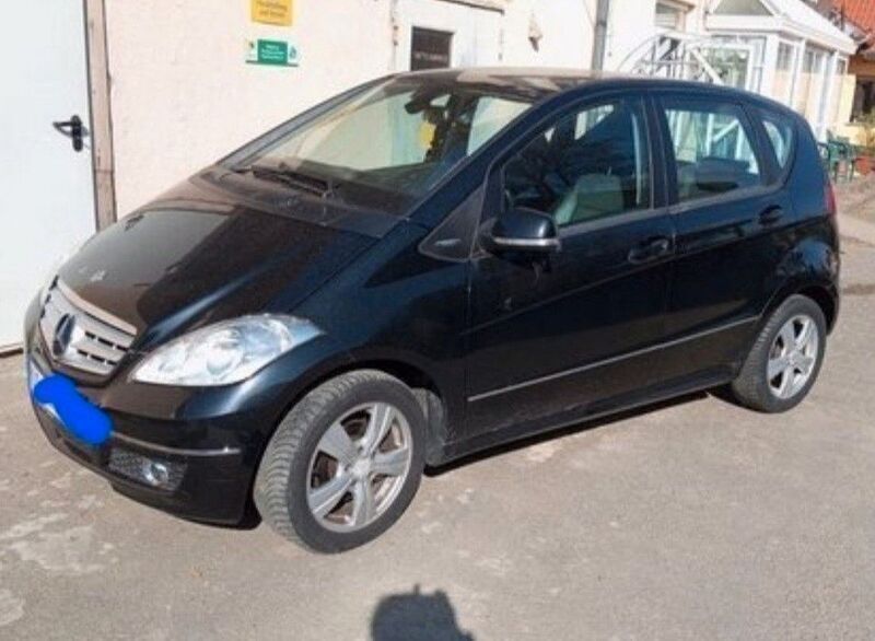 Schwarz Gebraucht 2011 Mercedes A180 Van / Kleinbus | 3.900 € (Fairer Preis) - Bild 1/4