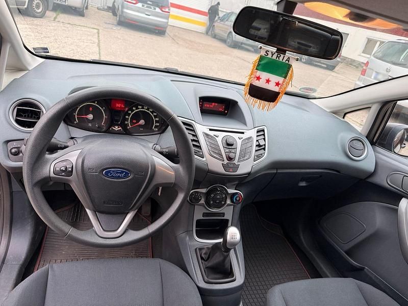 Gebraucht Ford Fiesta 75 PS (55 kW) 2010 Schwarz Kleinwagen