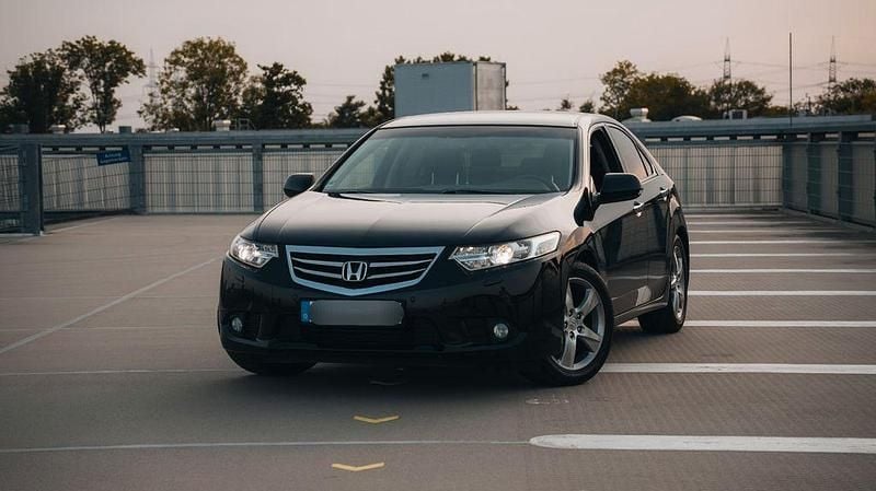 Schwarz Gebraucht 2012 Honda Accord Elegance Limousine | 6.980 € (Guter Preis) - Bild 1/4