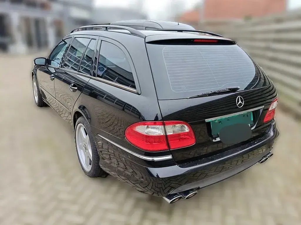 Używany Mercedes E500 Avantgarde 306 KM (225 kW) 2004 Czarny Kombi