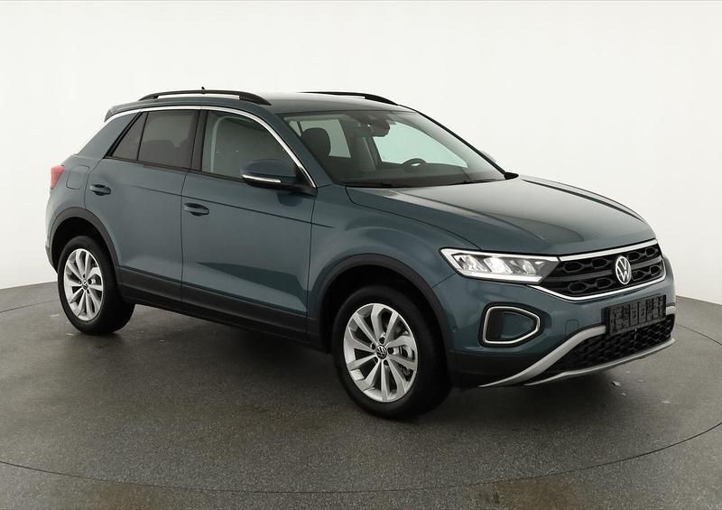 Petroleumblau metallic Neu 2025 VW T-Roc Life SUV | 32.184 € (Superpreis) - Bild 1/4