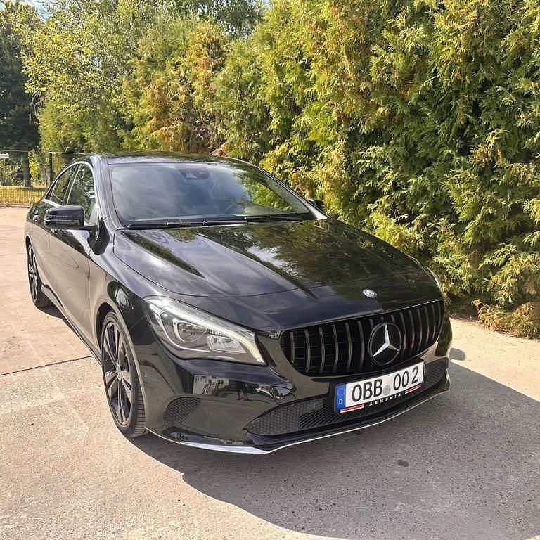 Schwarz Gebraucht 2017 Mercedes CLA180 Limousine | 17.999 € (Fairer Preis) - Bild 1/4