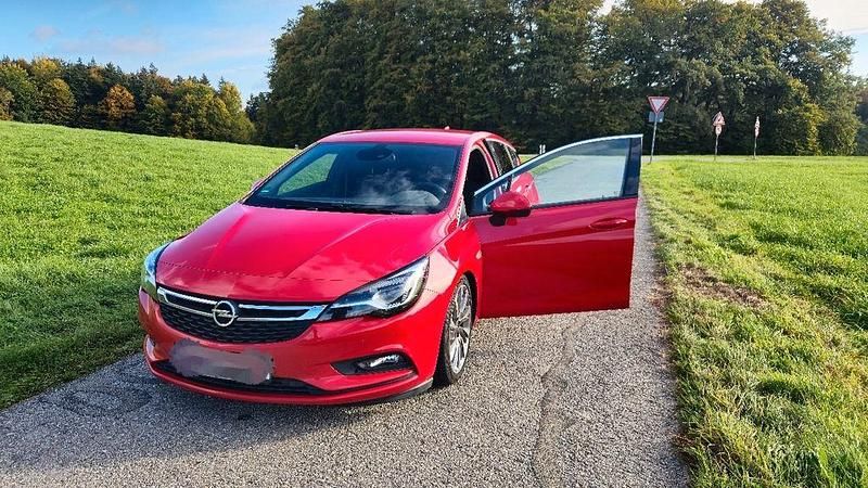 Rot Gebraucht 2017 Opel Astra Innovation Limousine | 11.000 € (Teuer) - Bild 1/4
