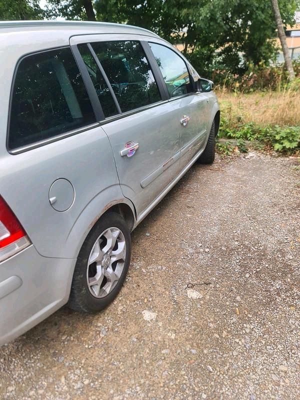 Gebraucht Opel Zafira 150 PS (110 kW) 2008 Silber Van / Kleinbus