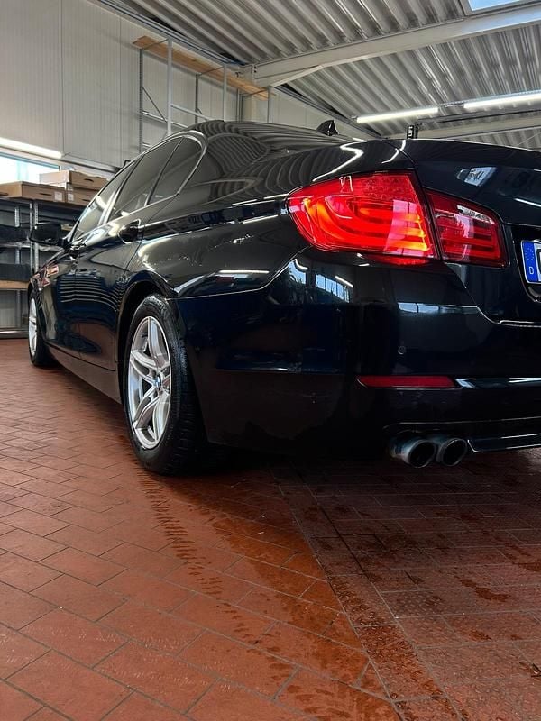 Schwarz Gebraucht 2010 BMW 528 Limousine | 9.950 € (Fairer Preis) - Bild 1/4