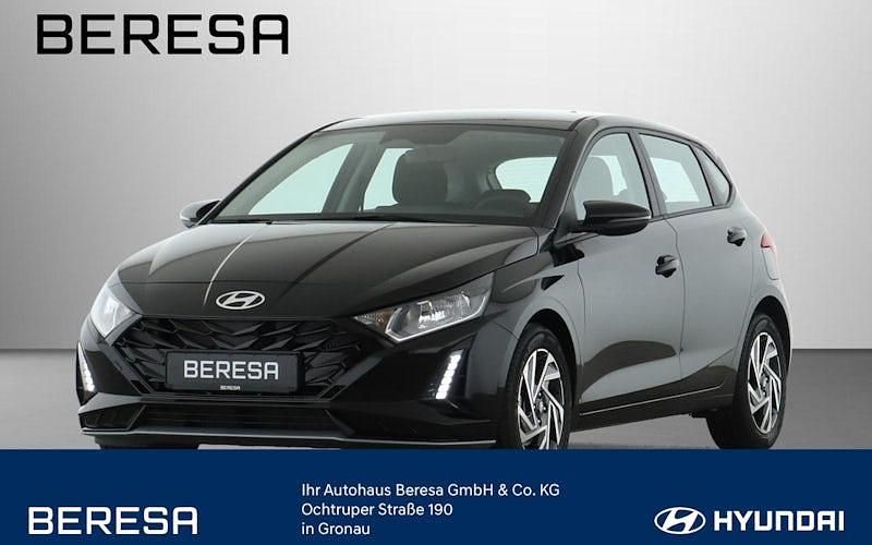 Phantom black Neu 2025 Hyundai i20 Trend Limousine | 20.980 € (Guter Preis) - Bild 1/4