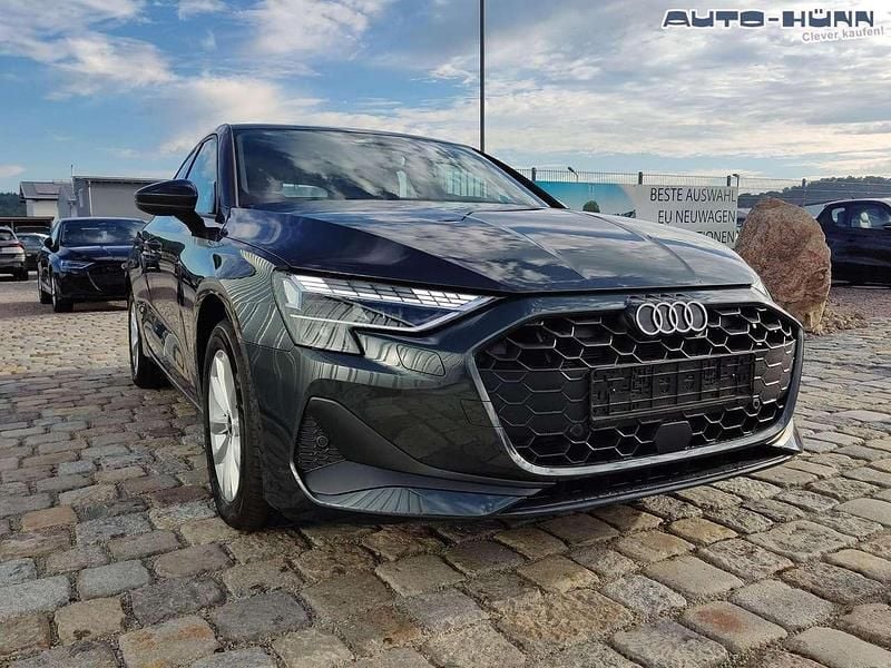Neu Audi A3 150 PS (110 kW) 2025 Manhattangrau metallic Limousine