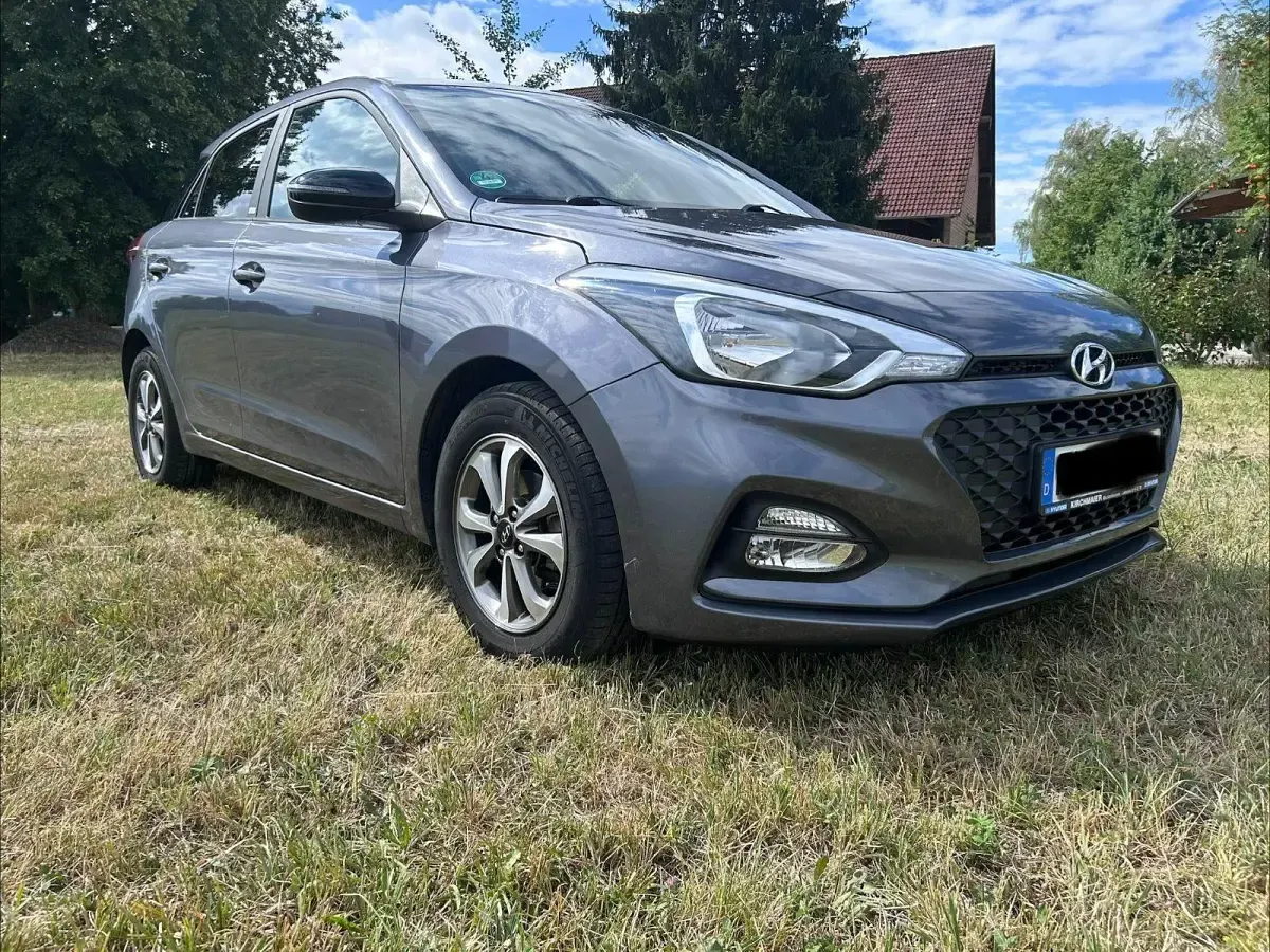 Gebraucht Hyundai i20 Active 84 PS (61 kW) 2020 Grau Kleinwagen