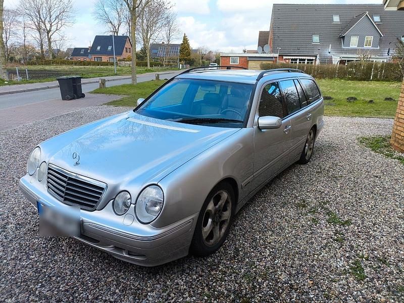 Gebraucht Mercedes E270 Avantgarde 170 PS (125 kW) 2002 Silber Kombi