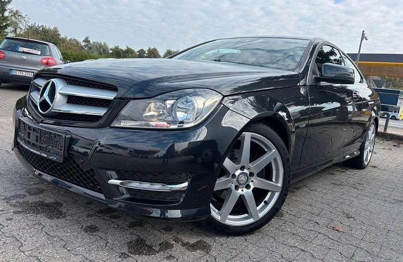 Schwarz Gebraucht 2011 Mercedes C250 AMG line Coupé | 9.590 € (Superpreis) - Bild 1/4
