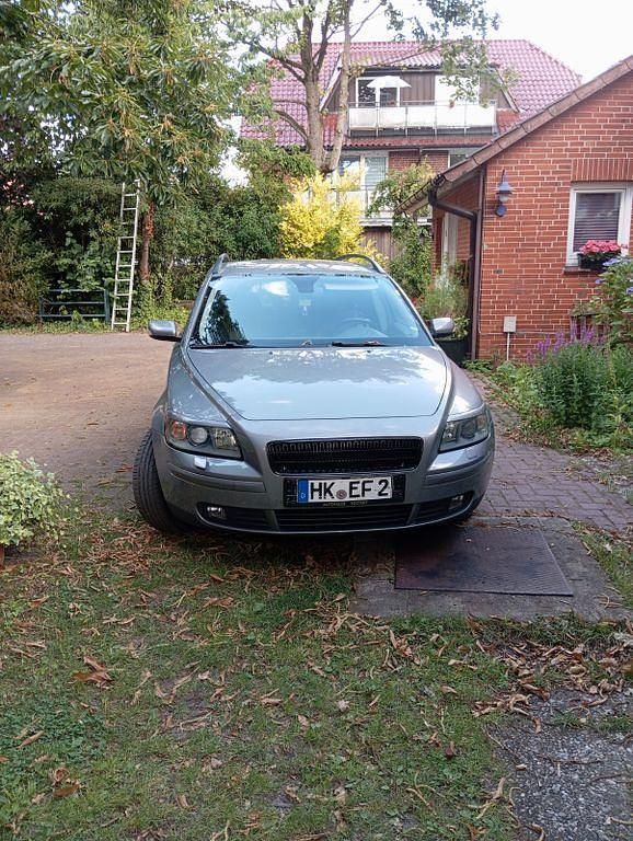 Grau Gebraucht 2006 Volvo V50 Kombi | 3.000 € (Fairer Preis) - Bild 1/4