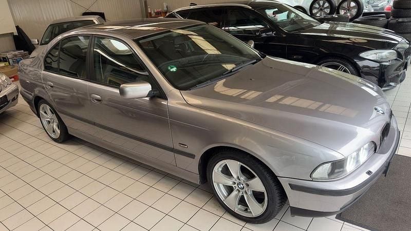 Grau Gebraucht 2000 BMW 523 Limousine | 4.990 € (Etwas zu teuer) - Bild 1/4