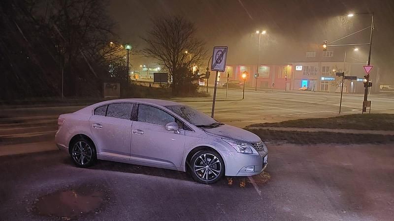 Gelb Gebraucht 2011 Toyota Avensis Limousine | 9.300 € (Etwas zu teuer) - Bild 1/3