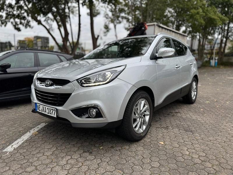 Silber Gebraucht 2015 Hyundai ix35 Edition SUV | 9.790 € (Fairer Preis) - Bild 1/4