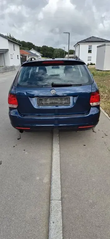 Gebraucht VW Golf VI 105 PS (77 kW) 2011 Blau Kleinwagen