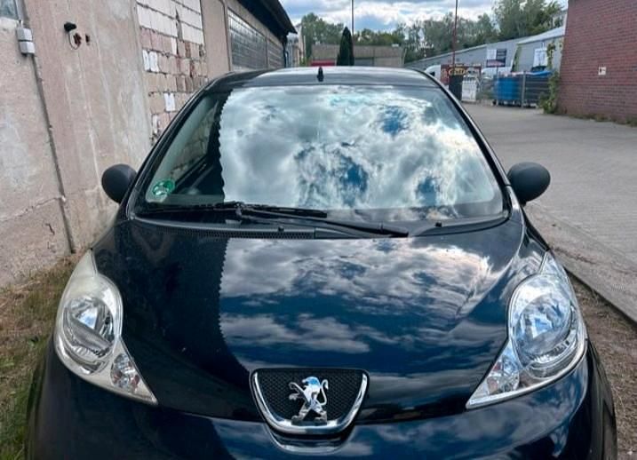 Schwarz Gebraucht 2008 Peugeot 107 Kleinwagen | 1.300 € (Fairer Preis) - Bild 1/4