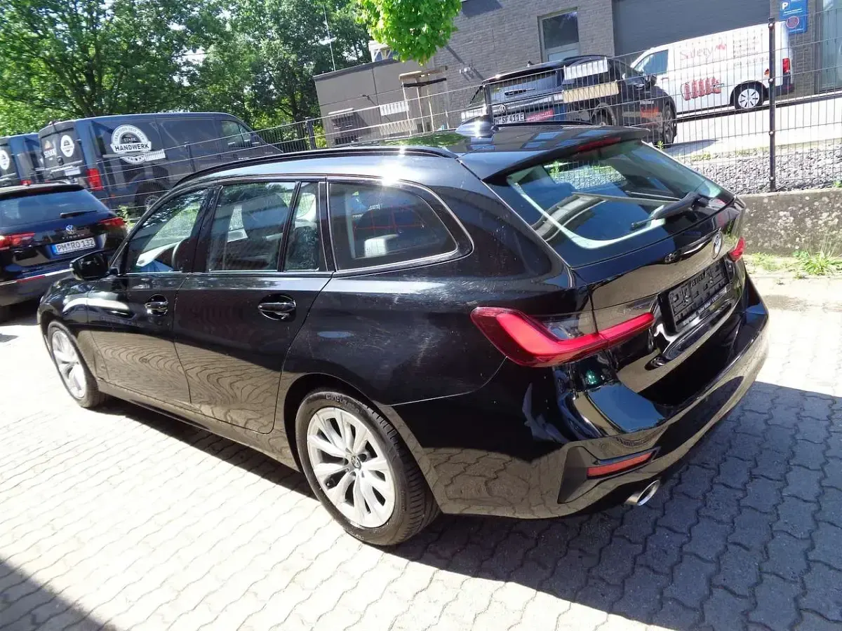 Gebraucht BMW 320 Advantage 190 PS (139 kW) 2022 Schwarz Kombi