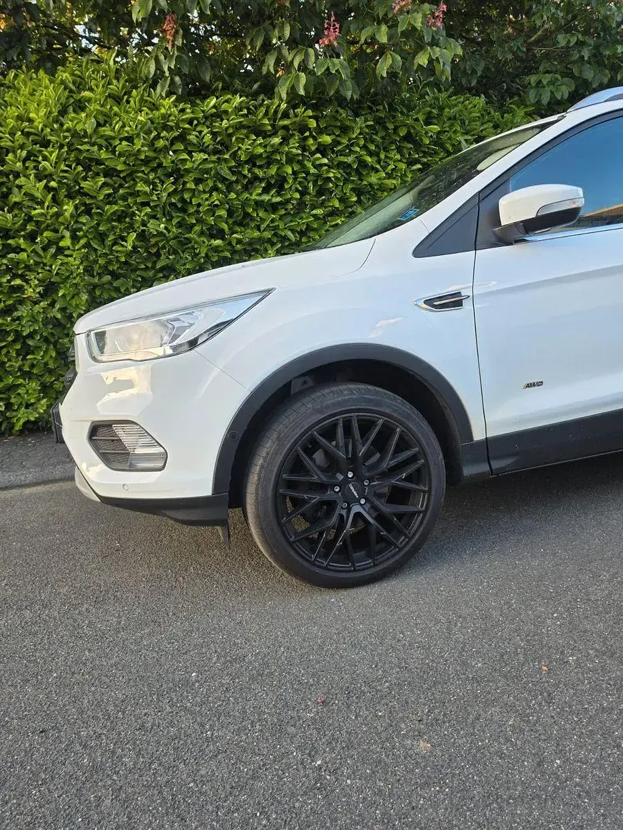 Gebraucht Ford Kuga 182 PS (133 kW) 2017 Weiß SUV