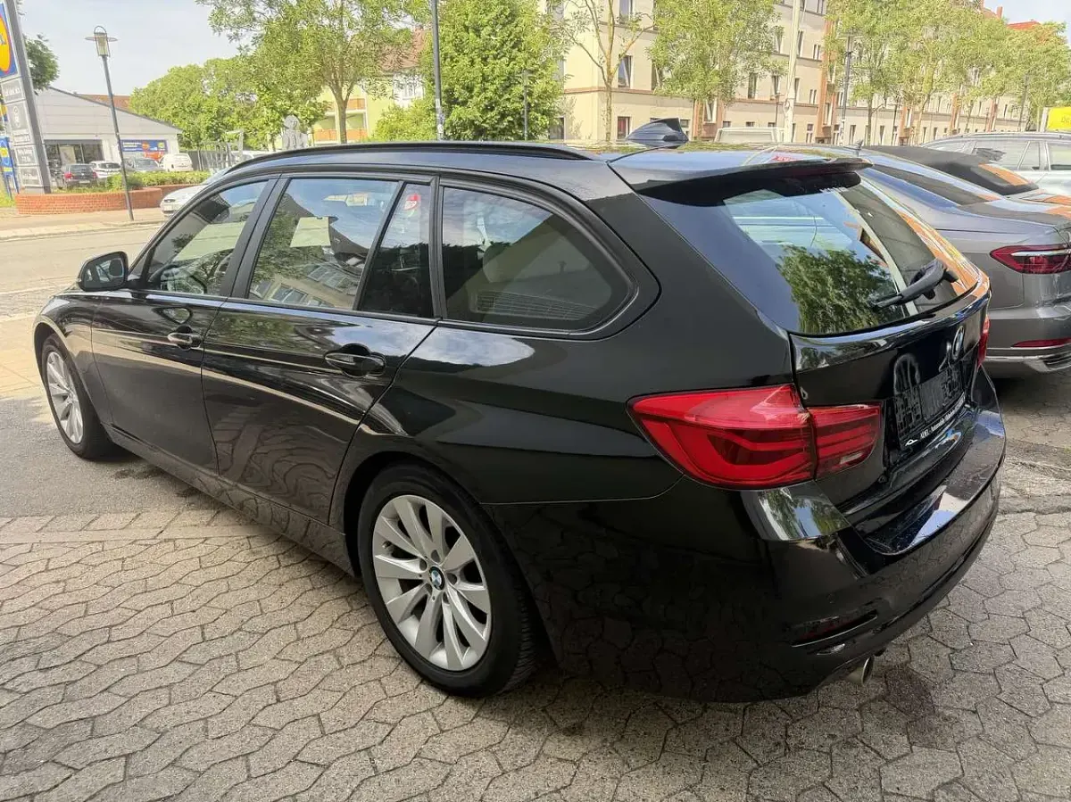 Gebraucht BMW 318 Advantage 150 PS (110 kW) 2016 Black sapphire metallic Kombi