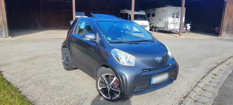 Silber Gebraucht 2010 Toyota iQ Kleinwagen | 4.700 € - Bild 1/4