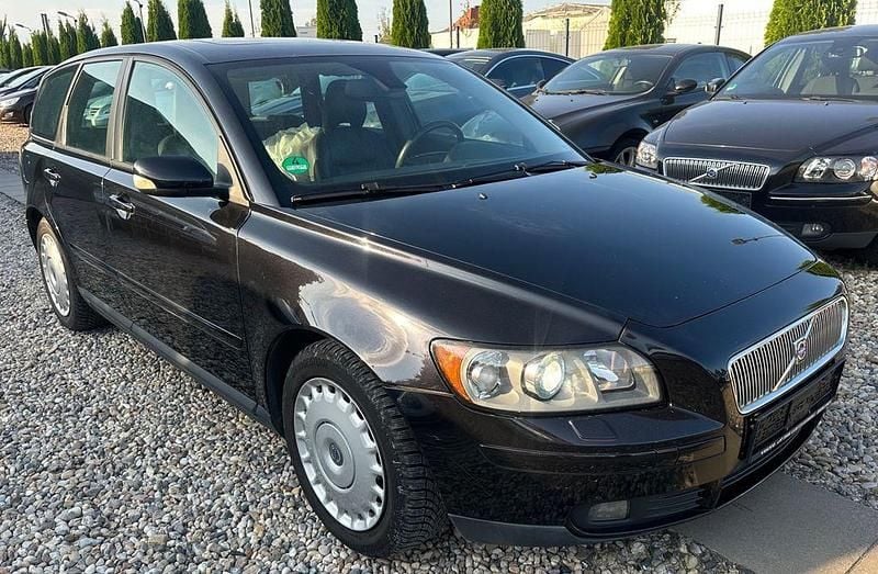 Schwarz Gebraucht 2004 Volvo V50 Summum Kombi | 1.990 € (Fairer Preis) - Bild 1/4