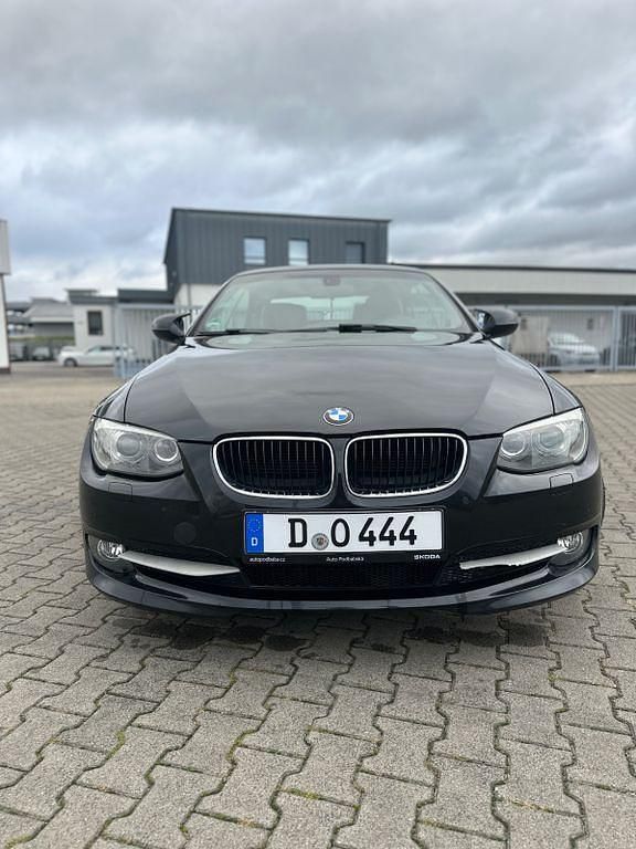 Schwarz Gebraucht 2011 BMW 320 Cabriolet Cabrio | 7.999 € (Superpreis) - Bild 1/4