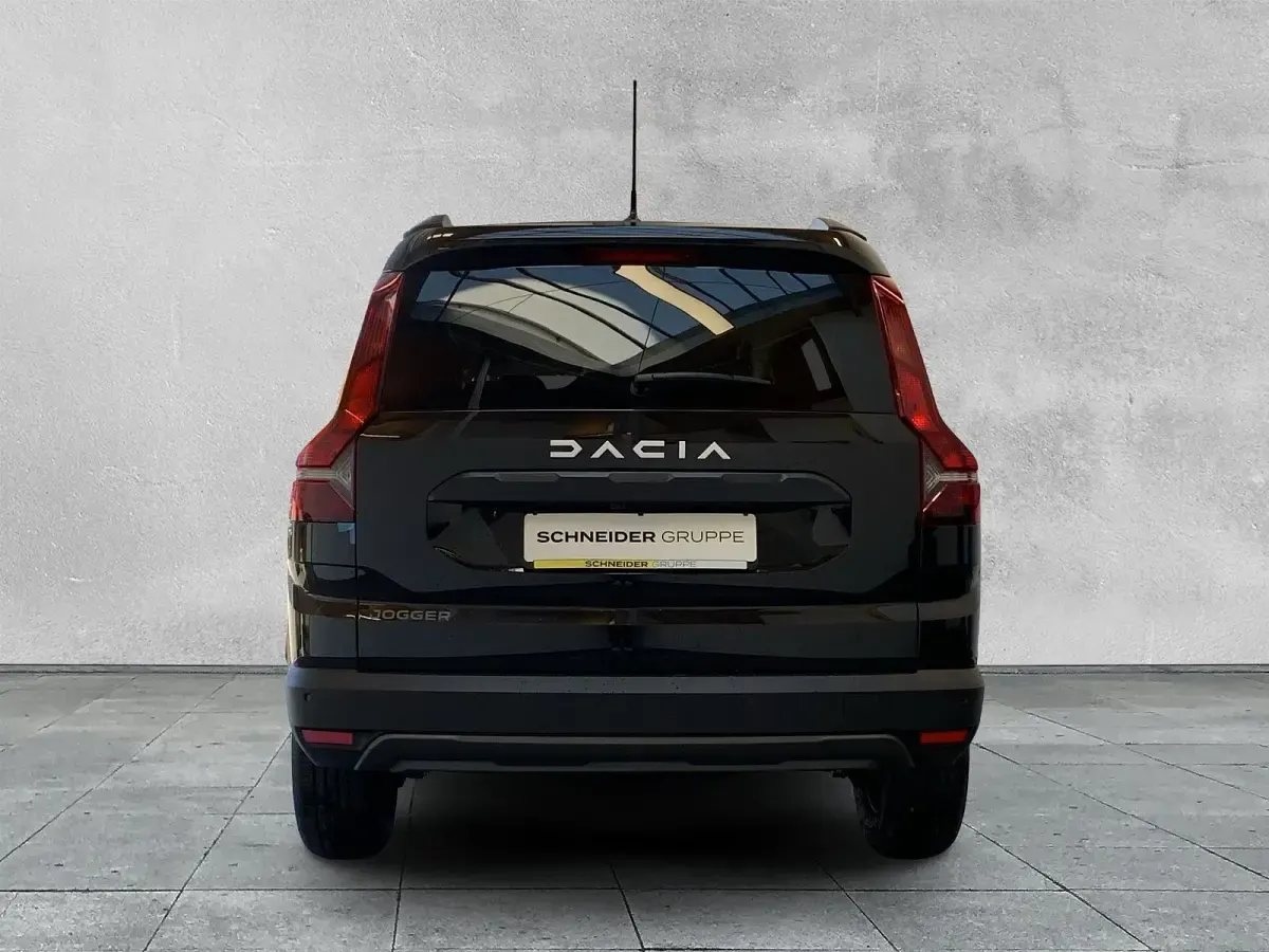 Neu Dacia Jogger Expression 101 PS (74 kW) 2025 Schwarz Van / Kleinbus