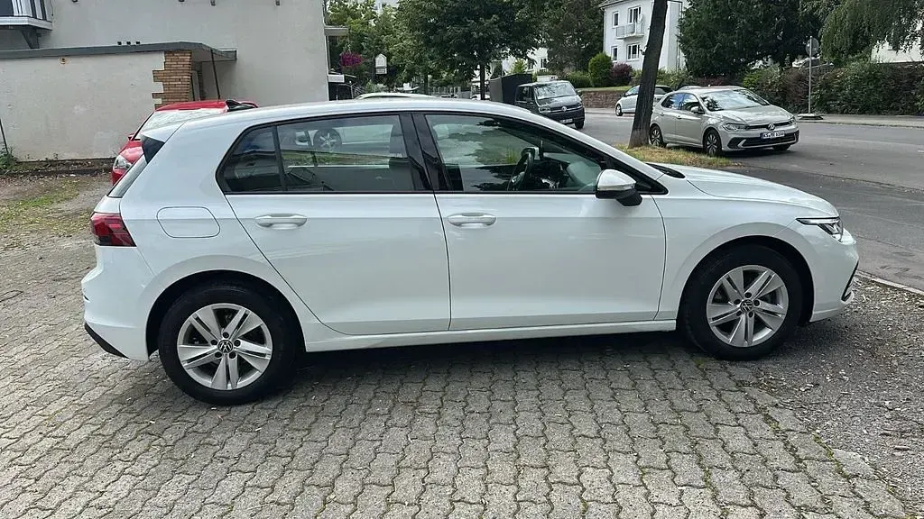 Gebraucht VW Golf VIII Life 116 PS (85 kW) 2022 Weiß Limousine