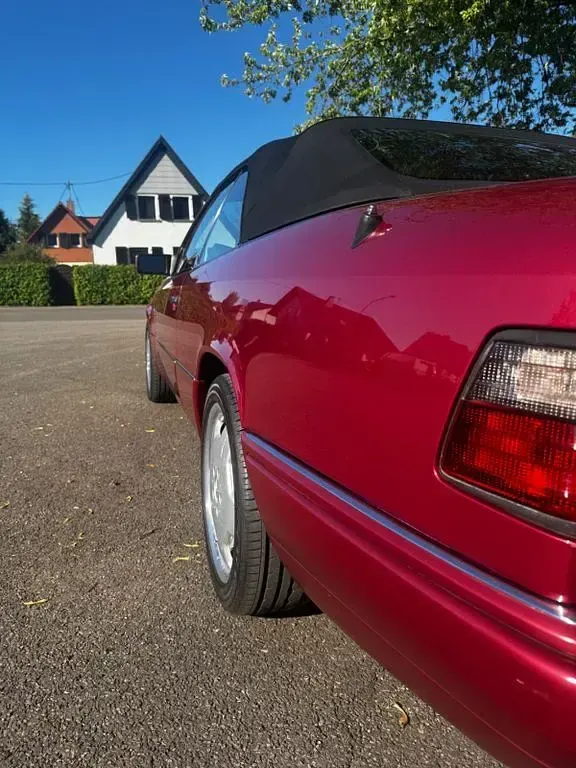 Gebraucht Mercedes E320 220 PS (161 kW) 1994 Rot Cabrio