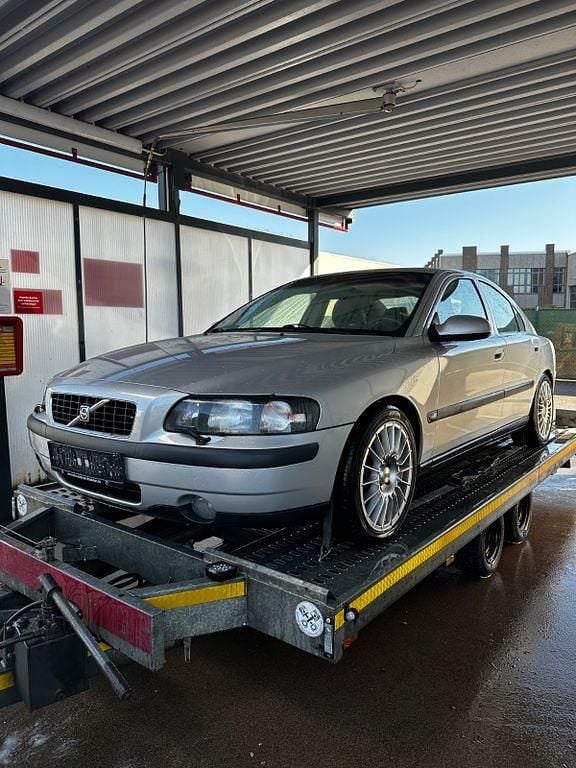 Silber Gebraucht 2002 Volvo S60 Limousine | 3.500 € (Fairer Preis) - Bild 1/4