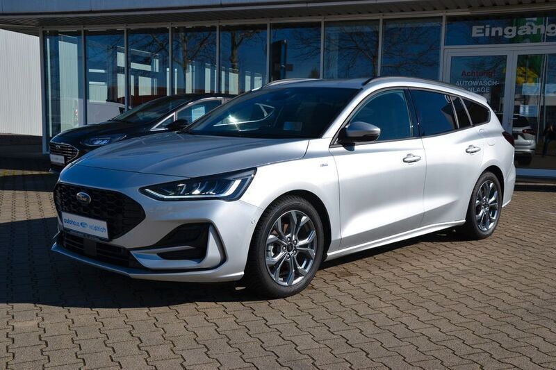 Silber Gebraucht 2023 Ford Focus ST-Line X Limousine | 21.910 € (Fairer Preis) - Bild 1/4
